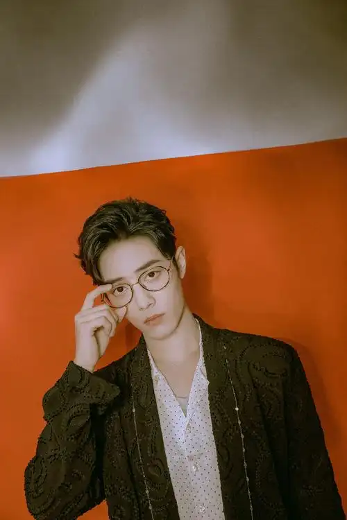 壁纸,金丝眼镜肖战