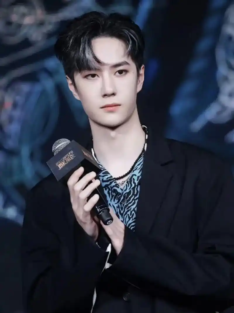 王一博的挑染造型戳到我了9815.