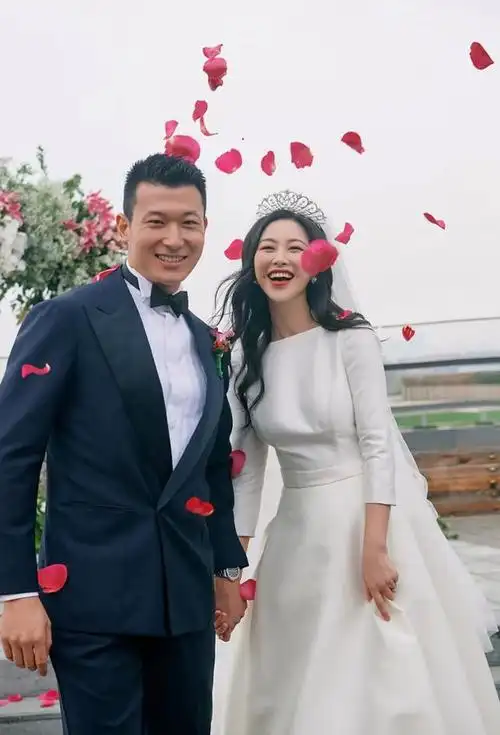 朱珠情断李泉俘获尤文图斯老板她到底有什么魅力