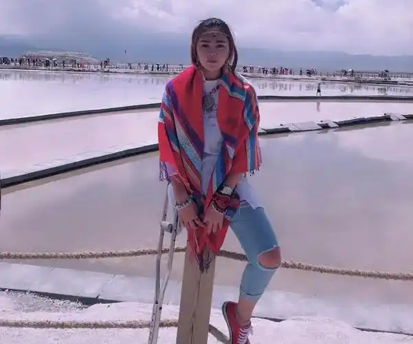 河南电焊工女孩罗雨只有一条腿却被多个男生表白现在怎样了