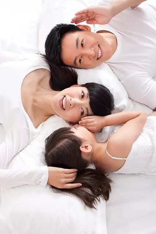 温馨的一家三口图片