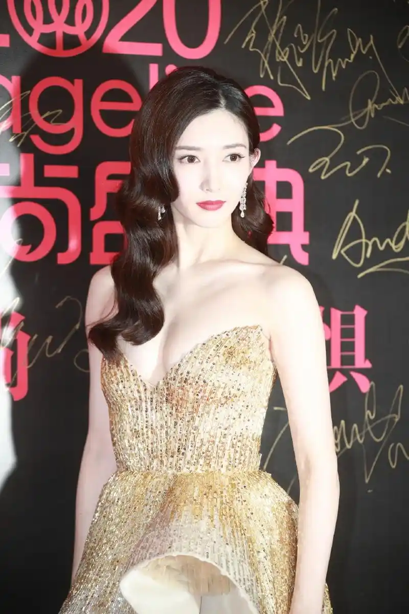 江疏影红毯现场生图