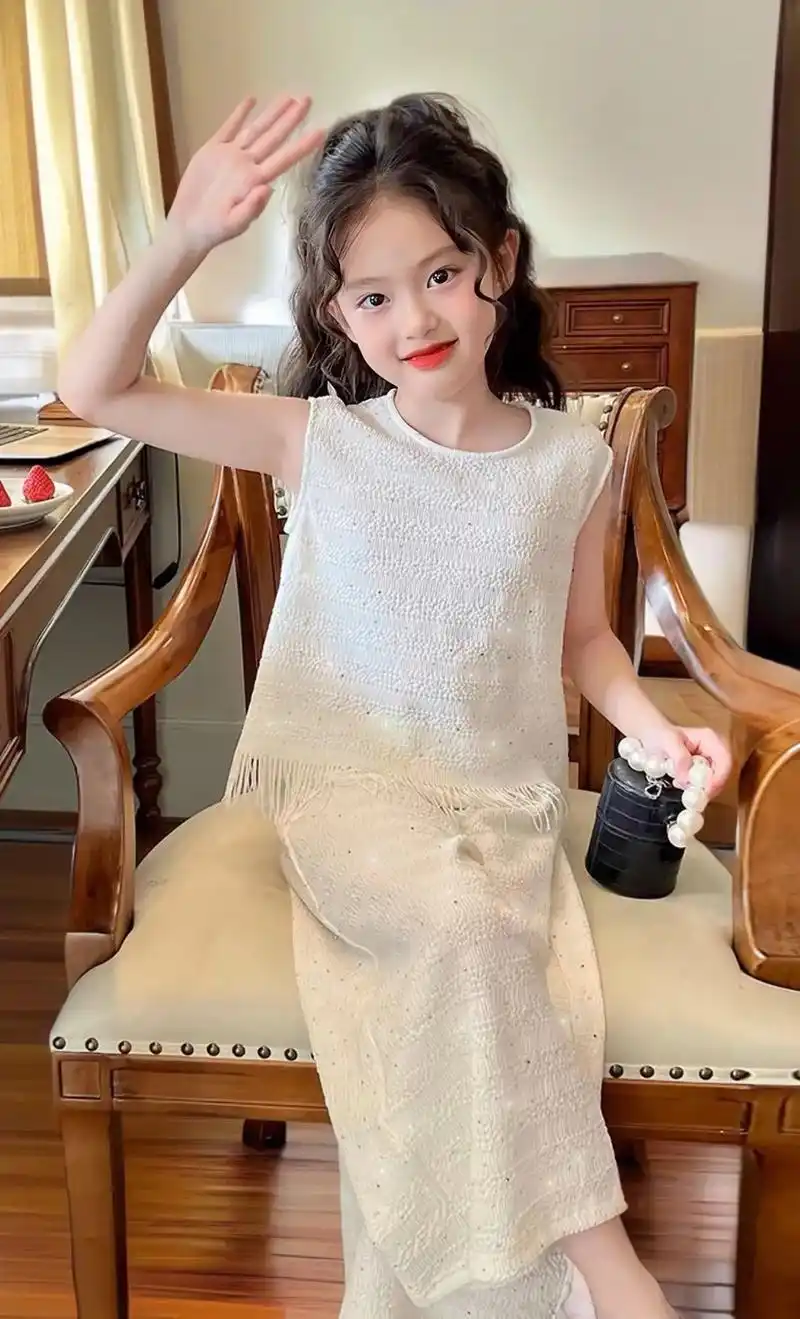 女童夏季无袖气质满钻套装!无袖设计展现小公主的可爱俏皮