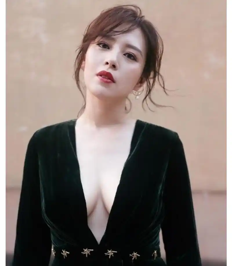 阿奴刘品言的性感旧照!被封杀了,活该!