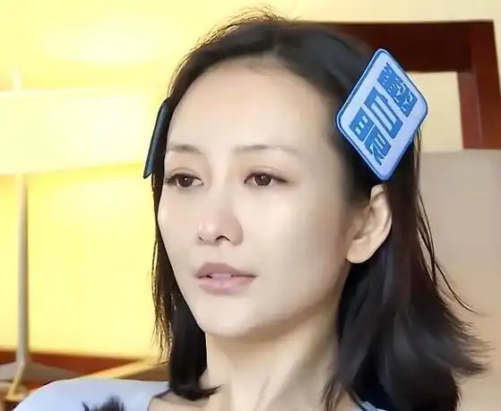 王鸥晒化妆照官宣复工:一月最后一天,春节倒计时