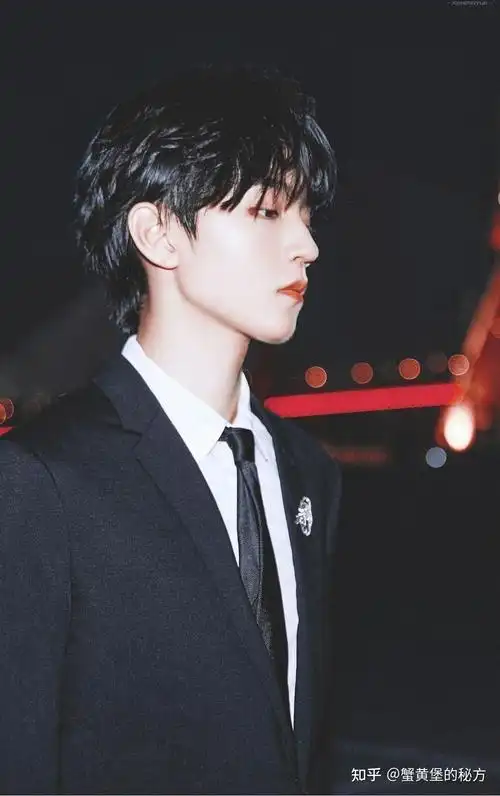 求王俊凯超有氛围感照片,谢谢(鞠躬)? - 知乎
