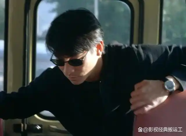 刘德华的暗战对刘德华来说是一部特殊意义的电影,第一次拿影帝,第一次