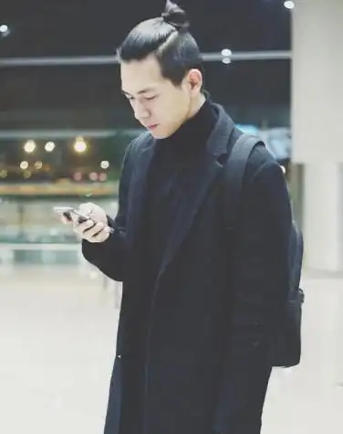 李现寸头也太帅了吧?看他演"问题少年",抽烟的动作确实很能撩