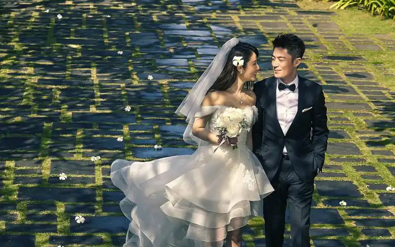 霍建华林心如婚纱照图片桌面壁纸