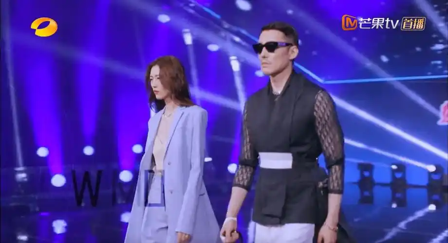 原创刘雯和胡兵同t台走秀引全场尖叫李斯丹妮帮助妈妈逆袭翻盘