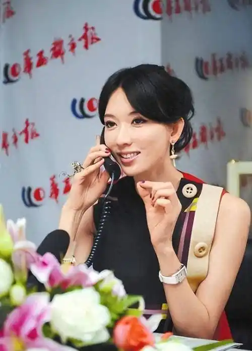 下嫁日本的林志玲真是一言难尽,不穿"内衣"照片,满屏都是尴尬_争议