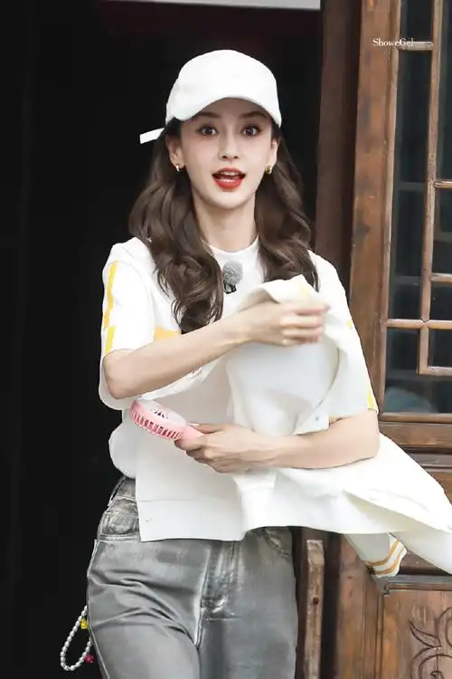 杨颖奔跑吧白色运动服路透