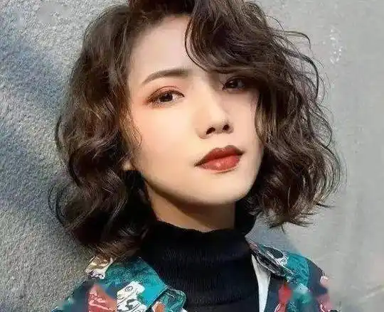 最流行的女生烫发发型,高人气烫发卷发设计赶紧来选一款吧_羊毛_时尚