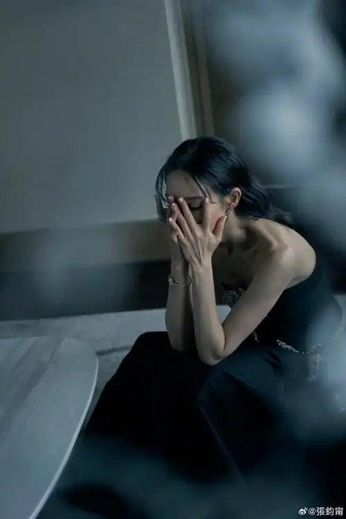 张钧甯吊带蝴蝶裙##张钧甯吊带黑裙