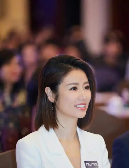 2017年,国内慈善一毛不拔的"富婆"林心如,却给日本豪捐150万