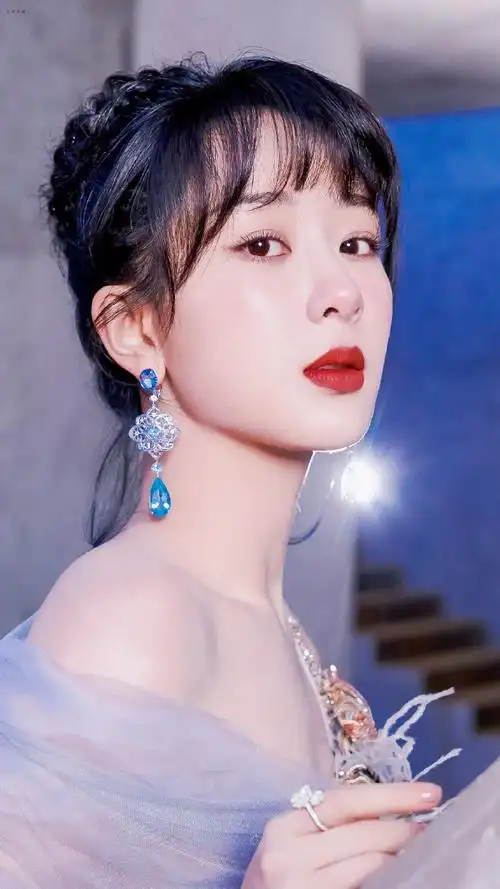 杨紫超话那年今日微博之夜的绝美queen紫95@杨紫#杨紫199爱#|#杨紫