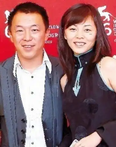 回顾黄渤和妻子太有夫妻相网友黄渤妻子长得比黄渤还黄渤