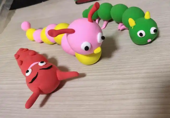 小朋友你们还会捏哪种毛毛虫呢?