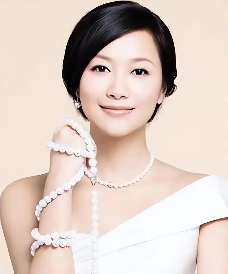 女演员徐静蕾:关系王朔,与成龙接吻,现今只追求恋爱