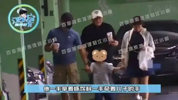 吴奇隆带儿子以及父亲逛商场,父子俩互动温馨有爱