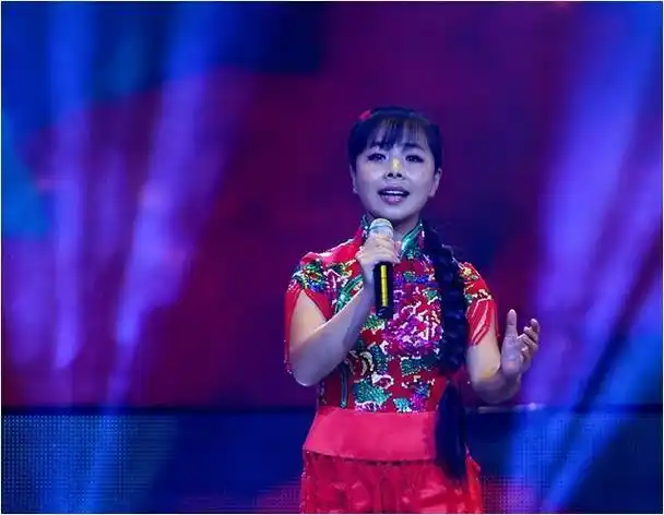 22岁成名,28岁选择农村初恋,王二妮的结婚生子之路,现状如何?