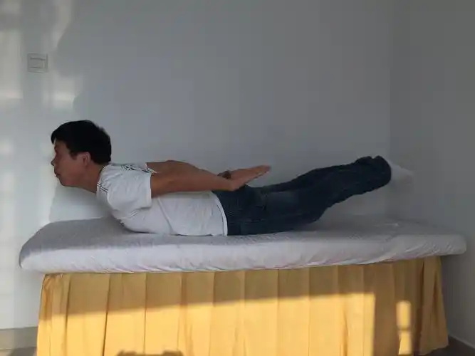 颈肩腰腿锻炼"小飞燕"