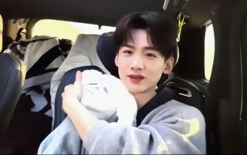 白敬亭微信状态之你妈都看不出来的女友视角