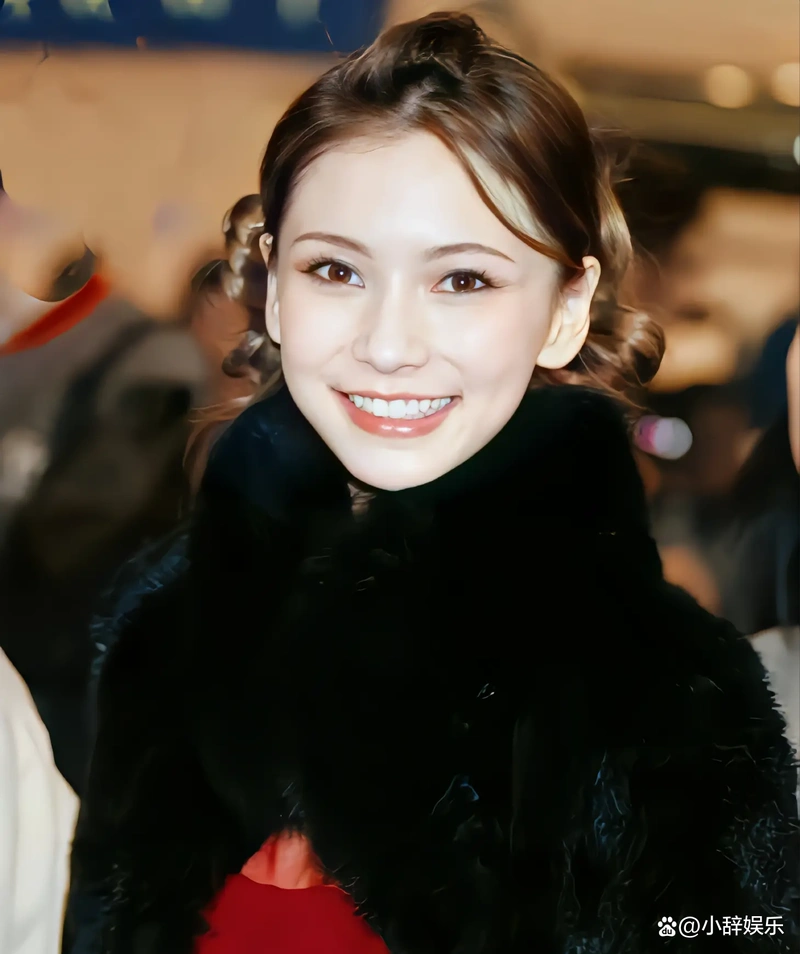 杨颖早期图片,眼神清澈,皮肤白皙,满满的混血感