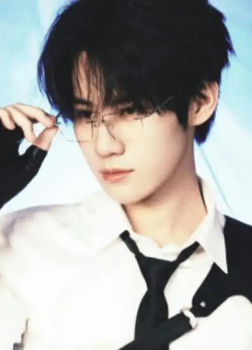 张真源眼镜造型killing