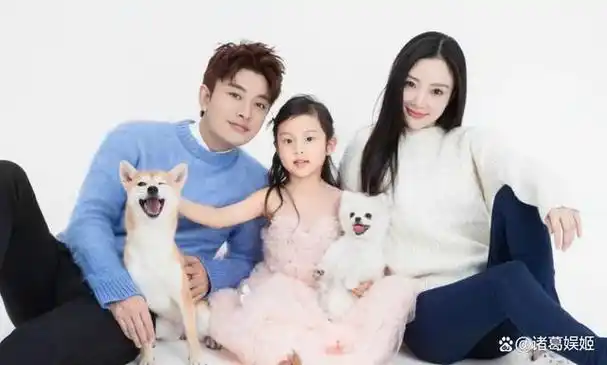 甜馨给爸爸贾乃亮过生日小棉袄送祝福让他好开心父女神似哥俩