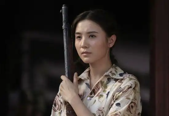 《遍地狼烟》小宋佳化绕指柔调度爱情控制战局