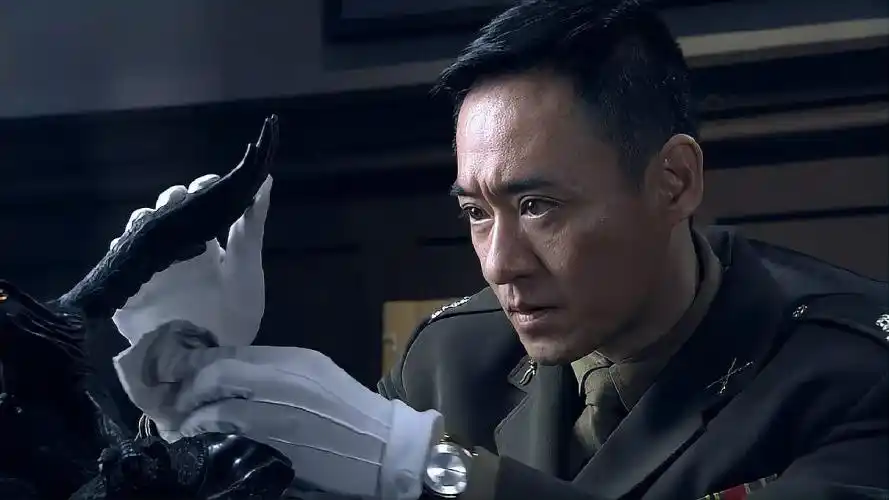 红箭楚明飞真沉得住气竟要干这种事手下惊得双下巴都出来了