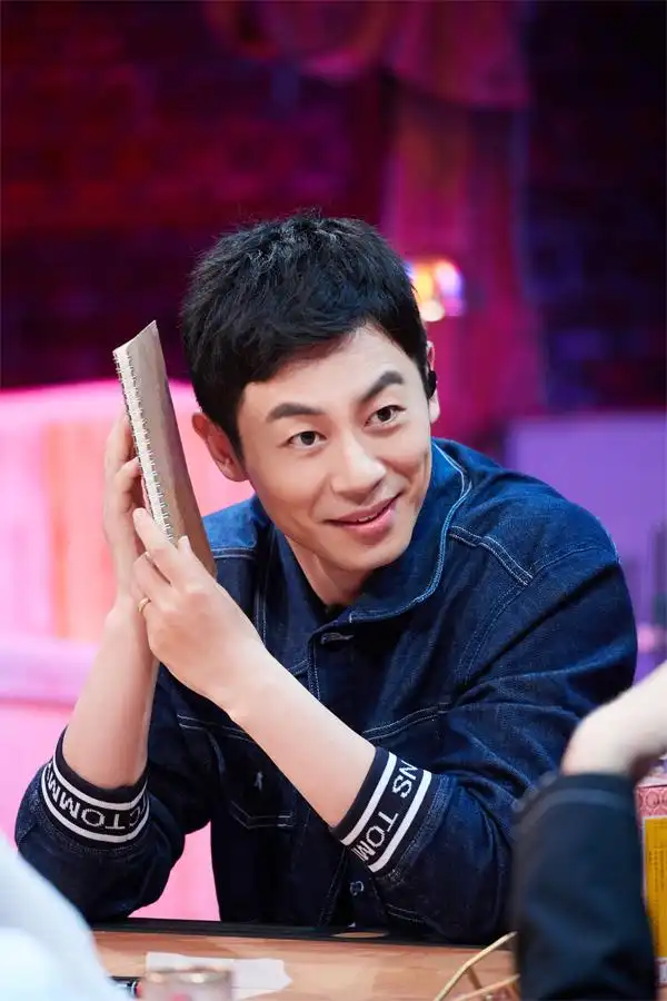 朱亚文《心动的信号》捍卫男主 "钢叉"组合笑翻全场