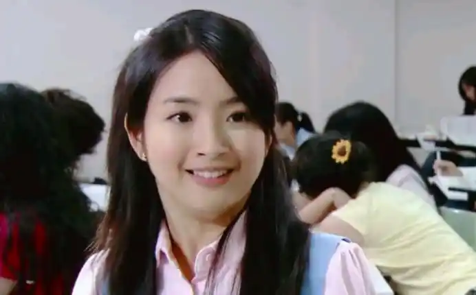 回顾演员林依晨32岁嫁豪门备孕7年才生下女儿在卑微中幸福