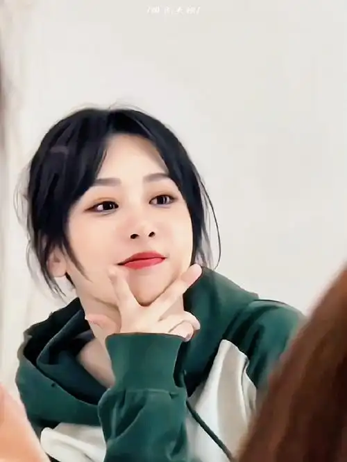 杨紫|这个造型好漂亮害羞捂脸的样子好可爱～#杨紫阔腿工装裤