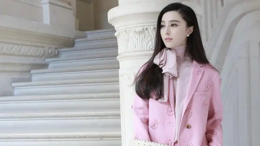 范冰冰服装时装秀图片壁纸(16/17)