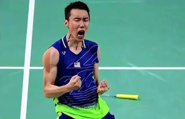 40岁李宗伟喜得第三个儿子,抗癌4年消瘦很多,在台湾花千万治病