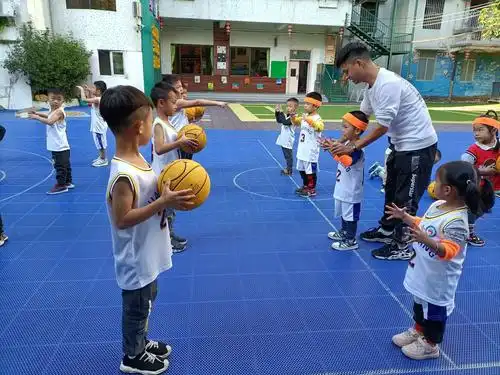 越华幼儿园篮球课