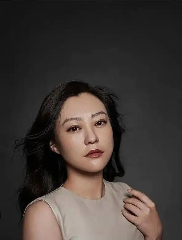 郝蕾:二婚嫁普通老公,生下双胞胎,离婚后生活状况如何?