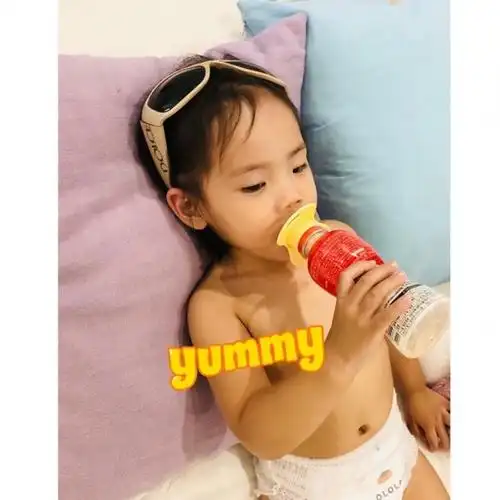 韩星柳真25个月的女儿罗琳炫耀身材模特造型