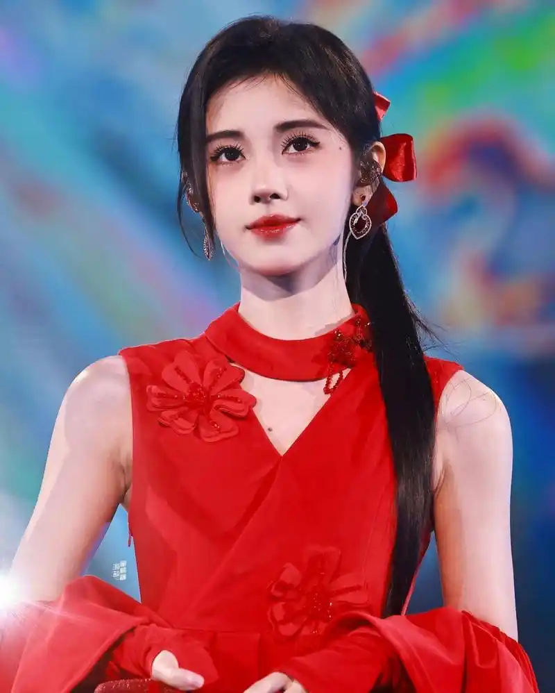 一袭红衣鞠婧祎 新年手机壁纸用起来 #最靓头像壁纸征集赛