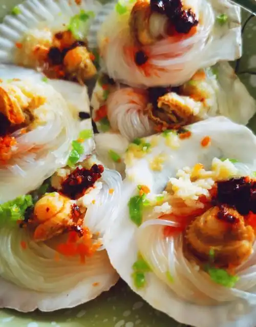 第一次做蒜蓉粉丝扇贝,简直太好吃了,这一盘吃的干干净净蒸扇贝的时候