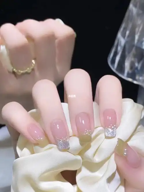 夏日清新显白绿色系晶石猫眼法式美甲