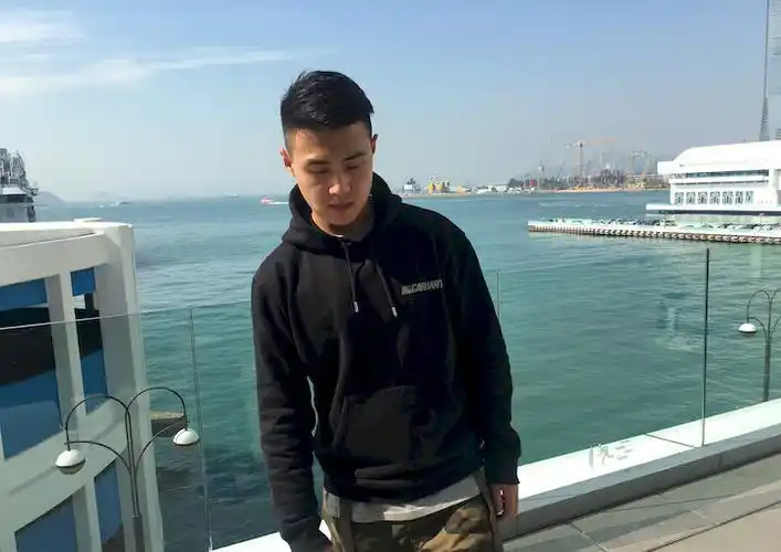 生活照男套图照片时尚雅痞帅哥气质迷人男图照片视频(男神时尚大叔)