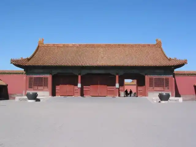 故宫中有道宫门自带故事背景,连接中轴与外西路,古代清晨最忙碌