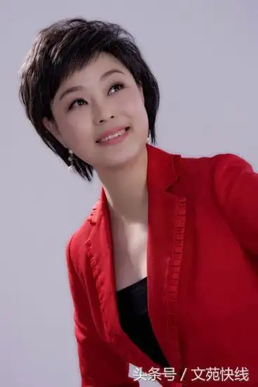 裴新华,1972年12月5日出生于甘肃天水,《天气预报》主持人