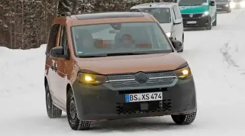 新一代caddy车型基于大众mqb平台打造,在外观方面进行了全面的更新,将