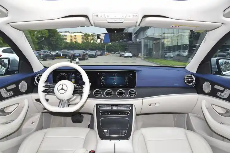 2022款 奔驰e级 改款三 e 300 l 运动豪华型内饰