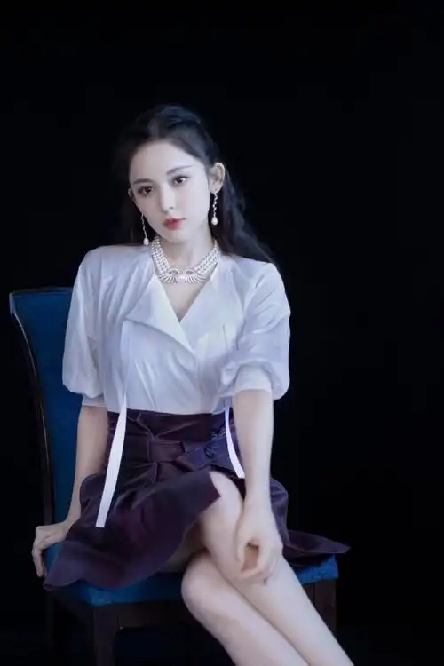 性感美女明星古力娜扎清纯写真图片