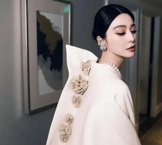 香港这一夜蒋勤勤风光无限冰冰穿太厚赵丽颖手指干净太细节